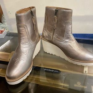 Lucchese music city bootie Gold 3” wedge Boots light weight never worn New